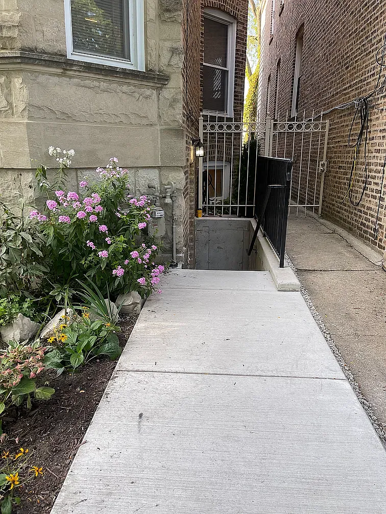 2 bed, 900 sqft, $2,400 — Photo 2