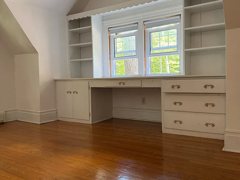 36 Beverly Pl — Photo 9
