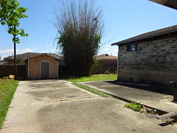 3rd image of 4919 Corsica Pl