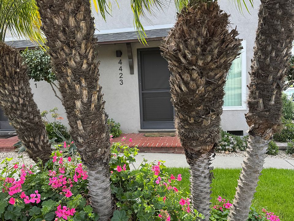 4423 Cahuenga front entry
