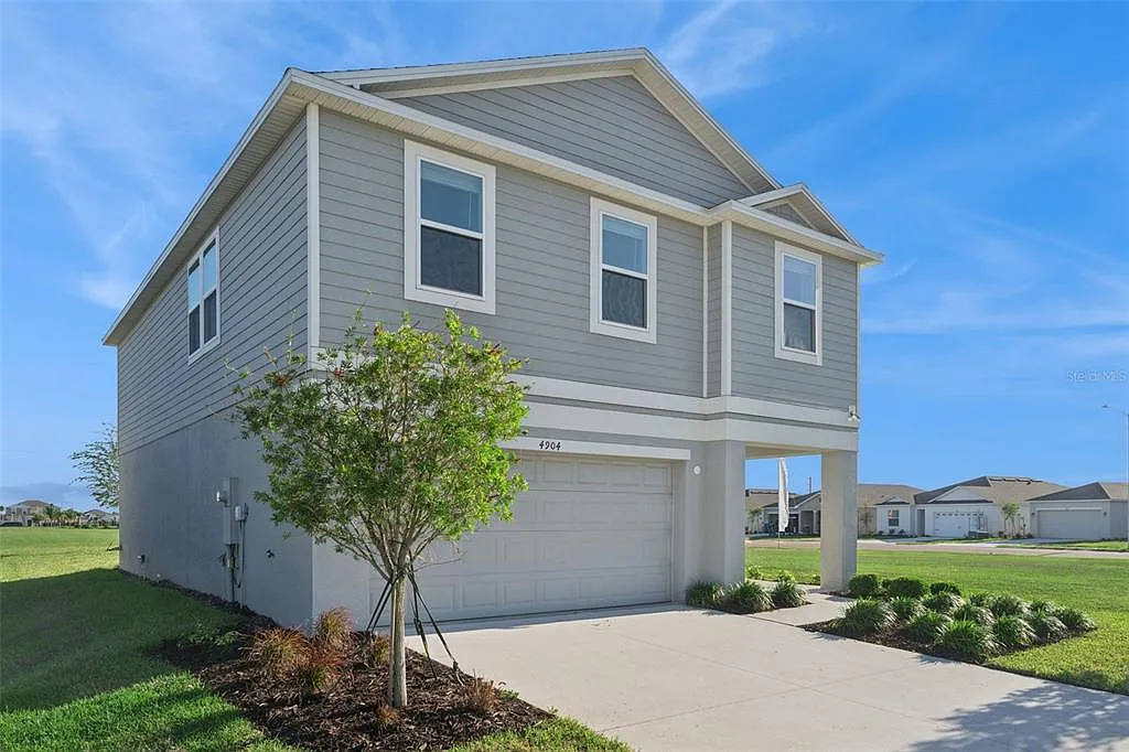 4 bed, 2.5 bath, 2840 sqft, $2,650 — Photo 4