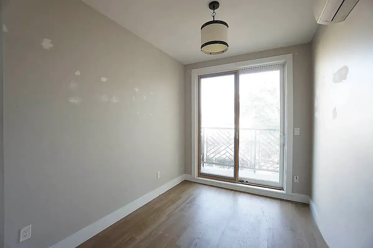 762 East 32nd Street — Photo 2