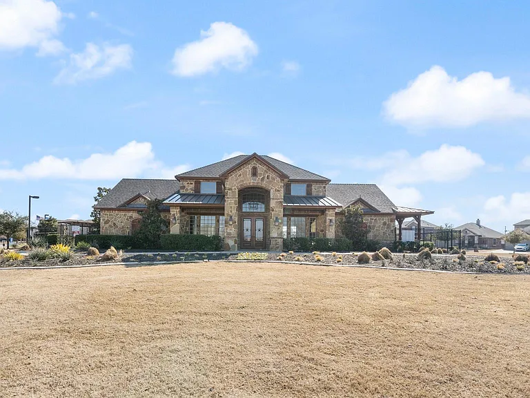 211 Chamberlain Dr — Photo 5