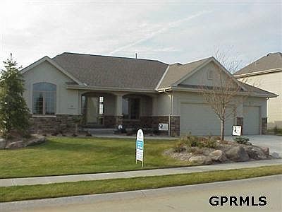 1st image of 930 S 180th Ave