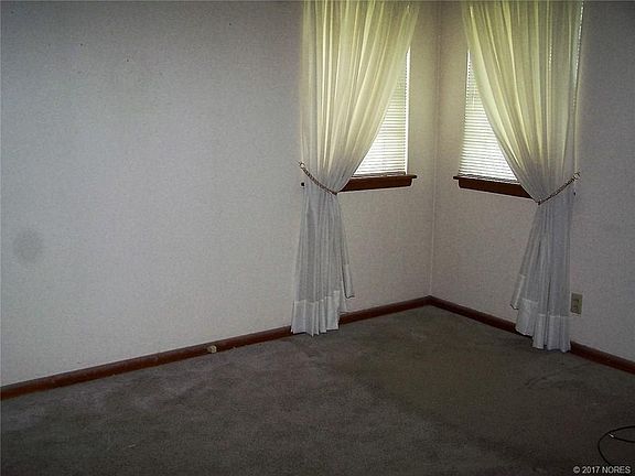 4th image of 4835 S Lawton Ave