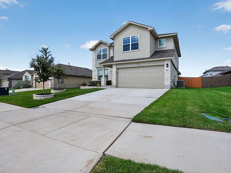 611 Overlook Rdg — Photo 2