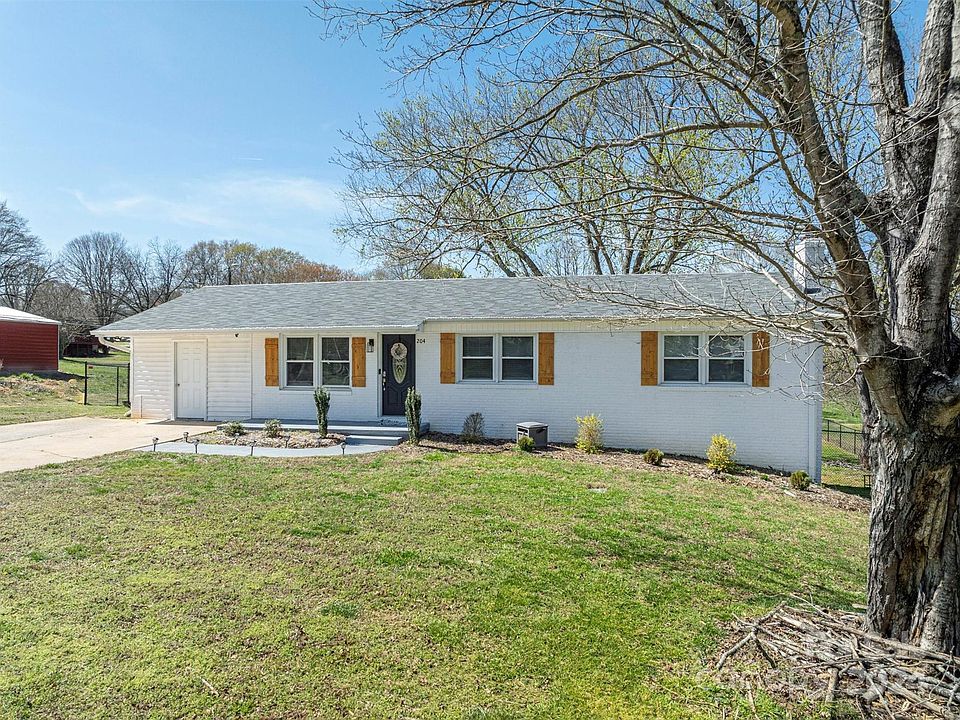 1st image of 204 Sky Crest Ave
