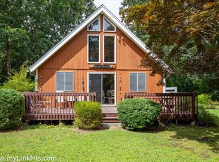 9 Galway Rd, West Tisbury, MA 02575