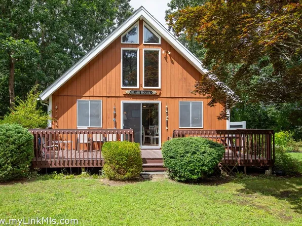 9 Galway Rd, West Tisbury, MA 02575