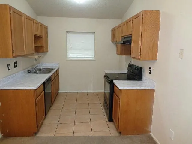 1736 Hazelwood St — Photo 11