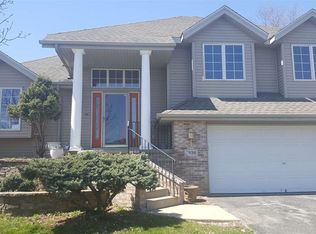 2936 Hedge Cliff Dr, Rockford, IL 61114