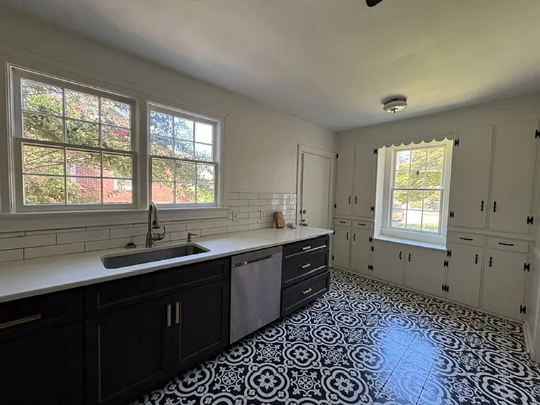 412 College Ave — Photo 6