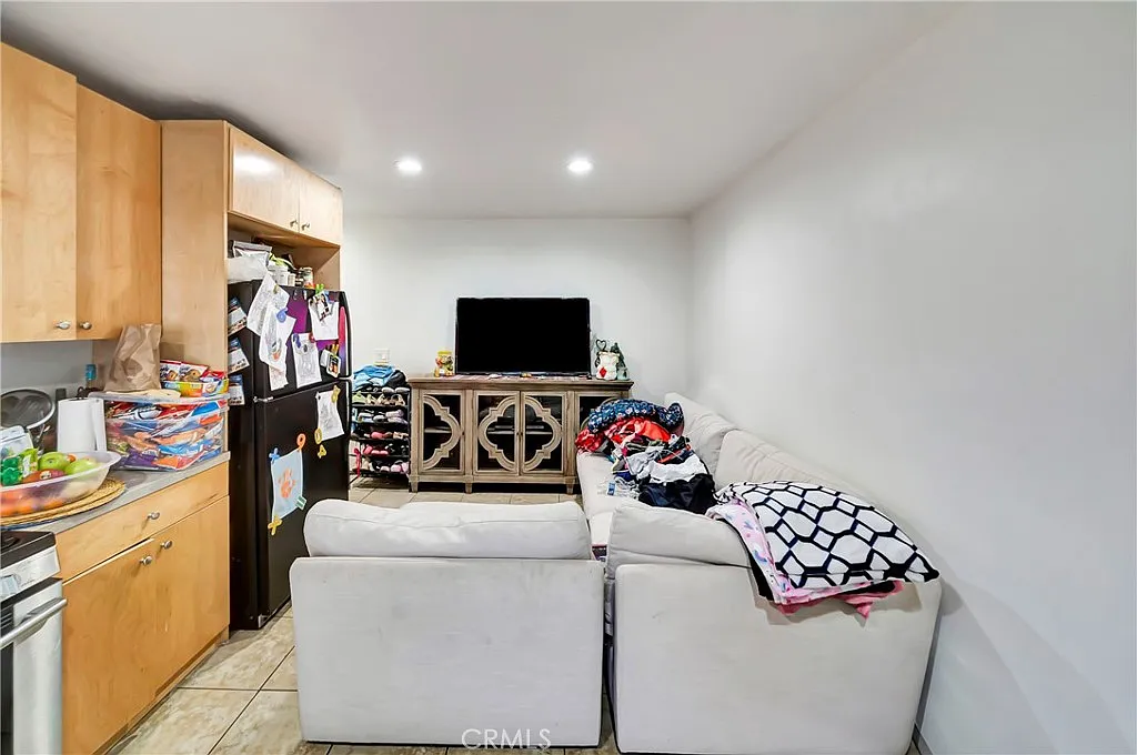 2 bed, 700 sqft, $2,300 — Photo 4
