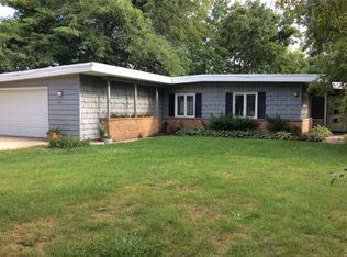 343 W Manor Cir, Bayside, WI 53217