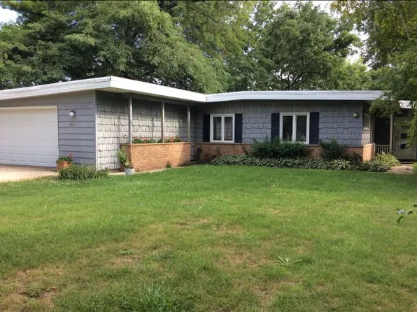 343 W Manor Cir, Bayside, WI 53217
