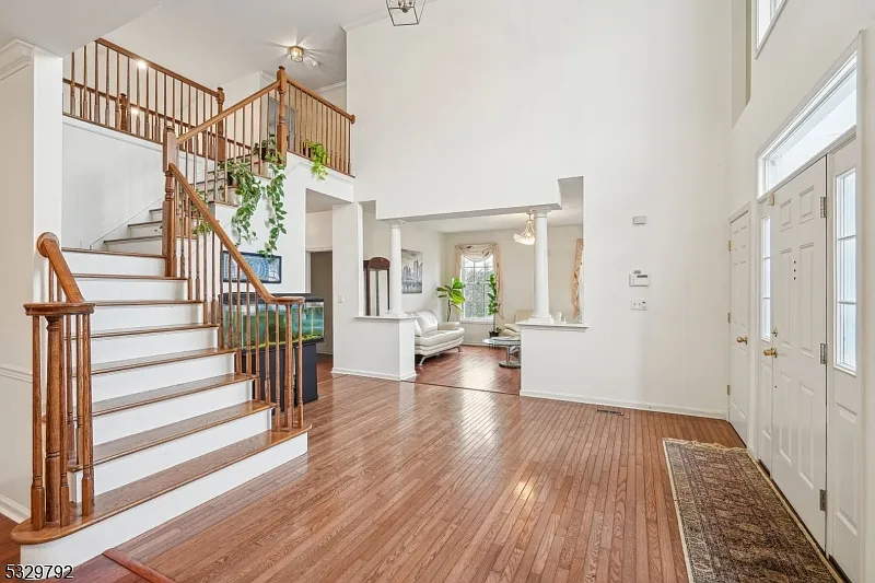 5 bed, 3.0 bath, $5,000 — Photo 2