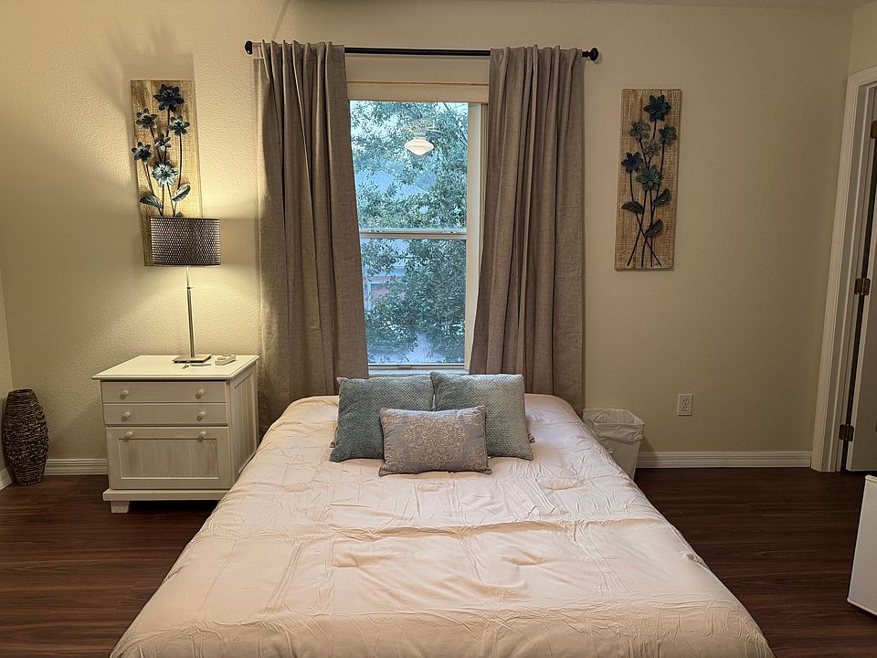 1st image of 6530 Lake Pembroke Pl