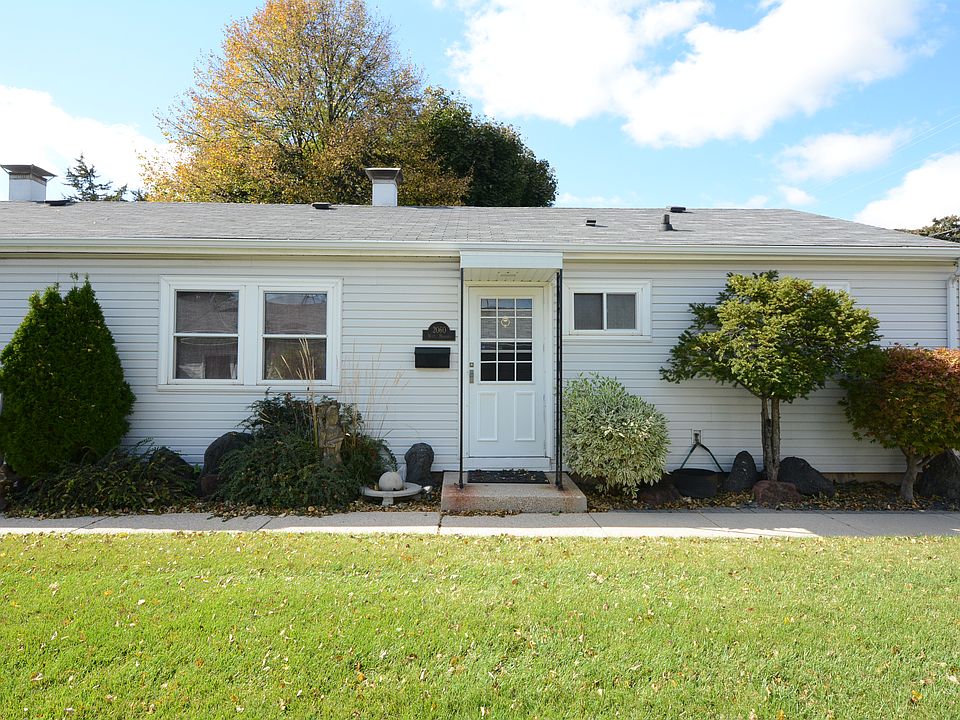 1st image of 2060 W Howard Ave #2060