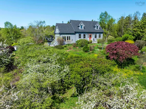400 Maders Cove Rd, Lunenburg, NS B0J 2E0