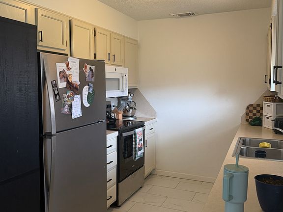 5th image of 927 E Krayler Ave