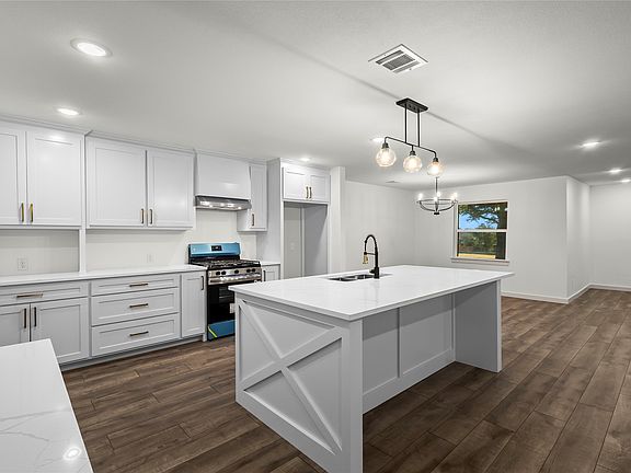5th image of 909 Robertson Rd