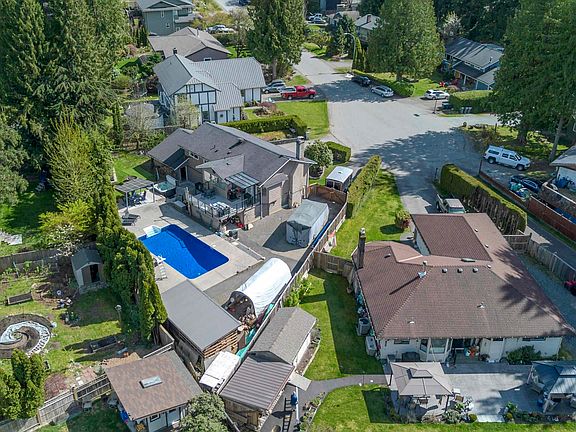 4th image of 2541 Montrose Way