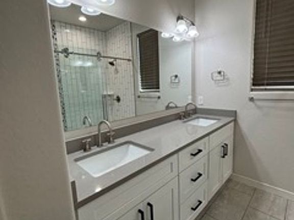 5th image of 1673 Stratford Pl