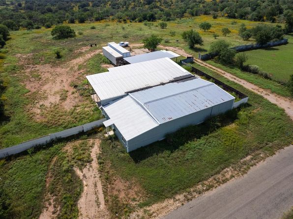 1009 Angle Ave, Llano, TX 78643