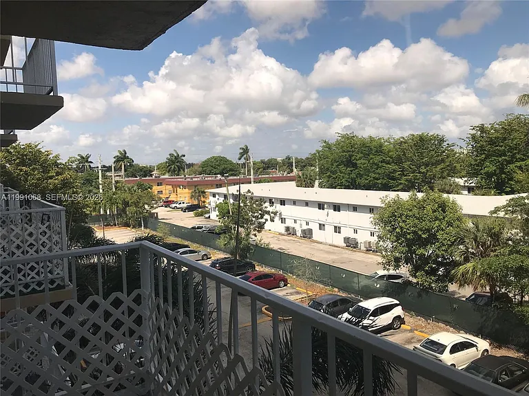 4550 NW 9th St #414E — Photo 9