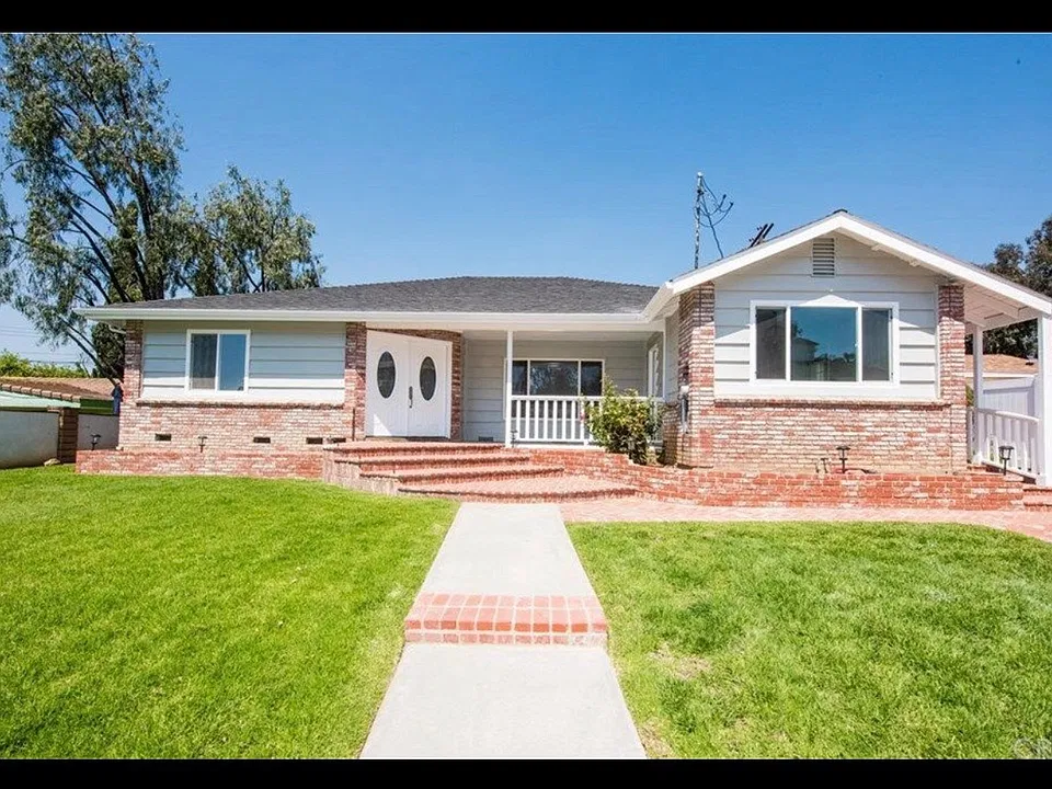 909 W Cienega Ave