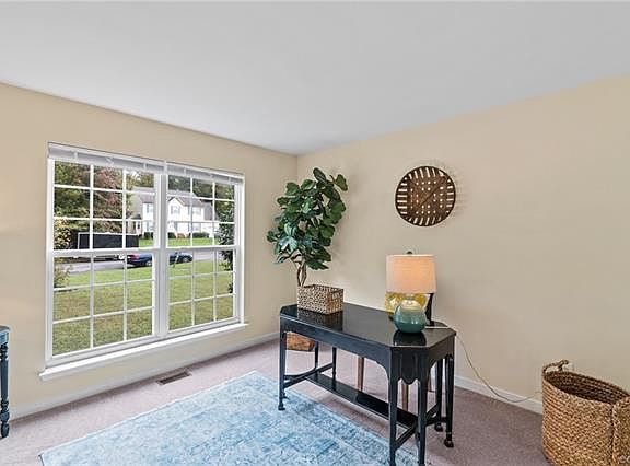 3rd image of 9612 Dink Ln