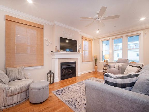 4th image of 304 11th St Unit 1