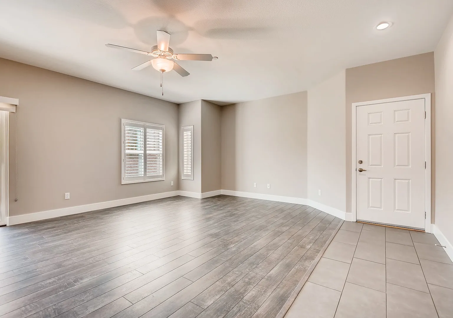 Gorgeous Luxury Condo in Summerlin — Photo 4