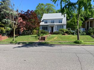 13 North Dr, Malba, NY 11357