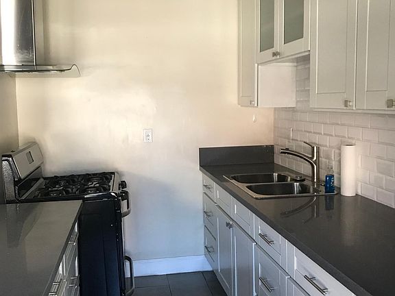 3rd image of 661 Shatto Pl #204