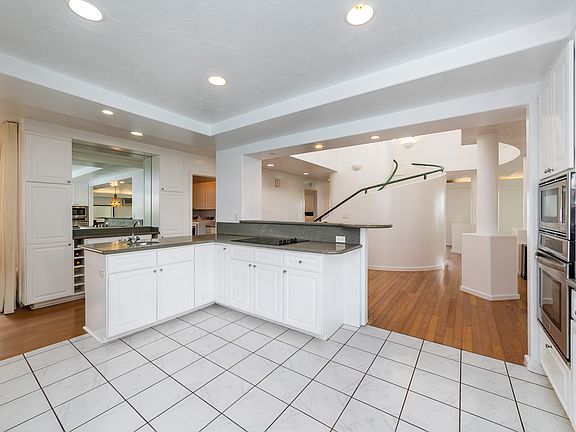 5th image of 862 Hoolaulea St
