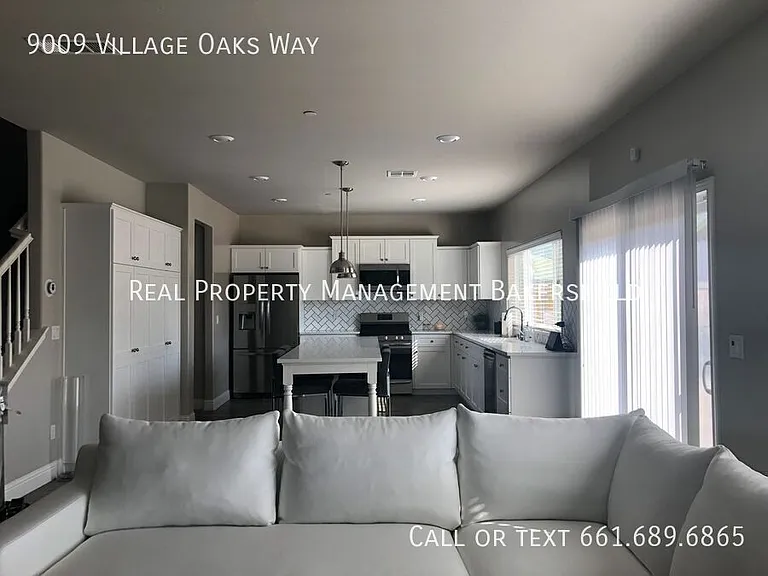 9009 Village Oaks Way — Photo 4