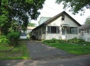 211 Pine Dr, Bay Shore, NY 11706