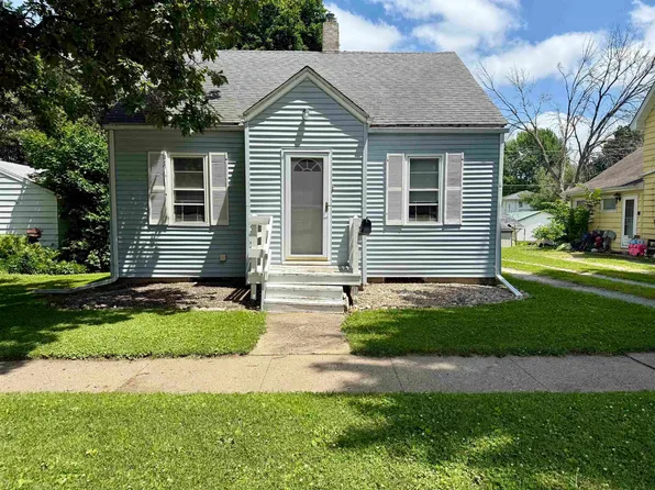 610 Broad St, Reinbeck, IA 50669