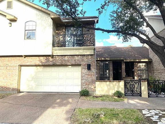 2nd image of 109 E Del Mar Blvd APT 4