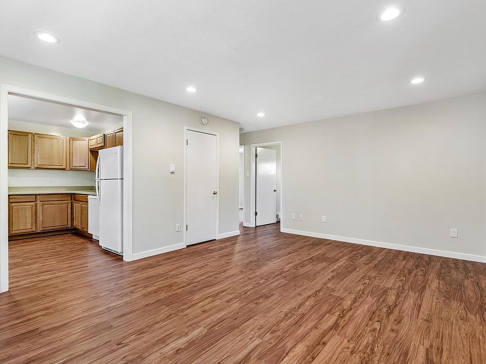 1st image of 1412 El Camino Real #4