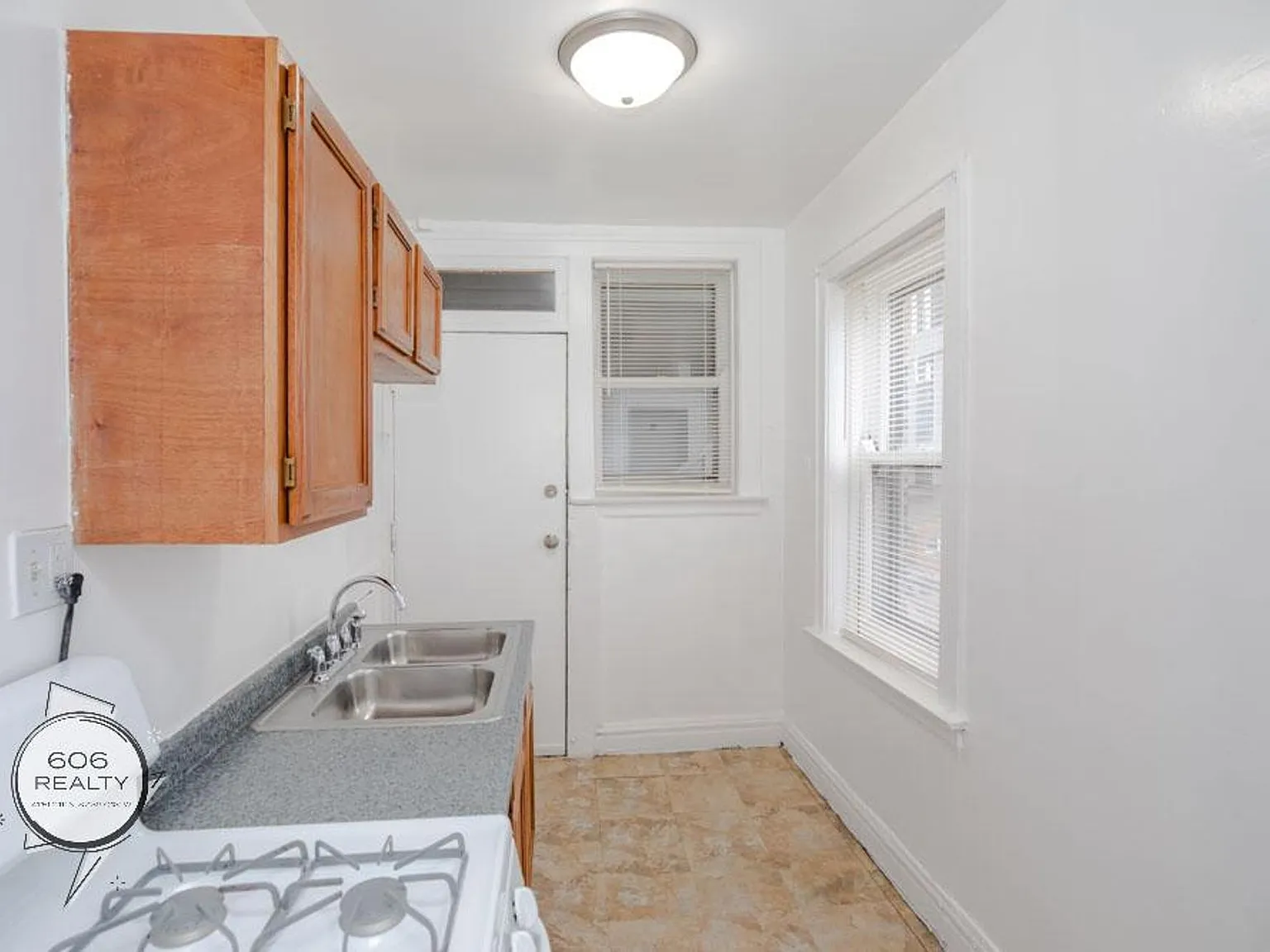 Bright and Sunny Cicero apartments! — Photo 2