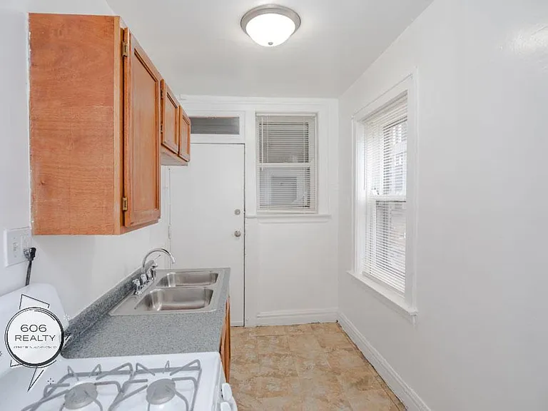 Bright and Sunny Cicero apartments! — Photo 2