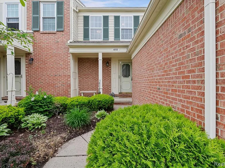 1652 Bennington Ct — Photo 3