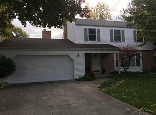 671 Stoneham Rd, Saginaw, MI 48638