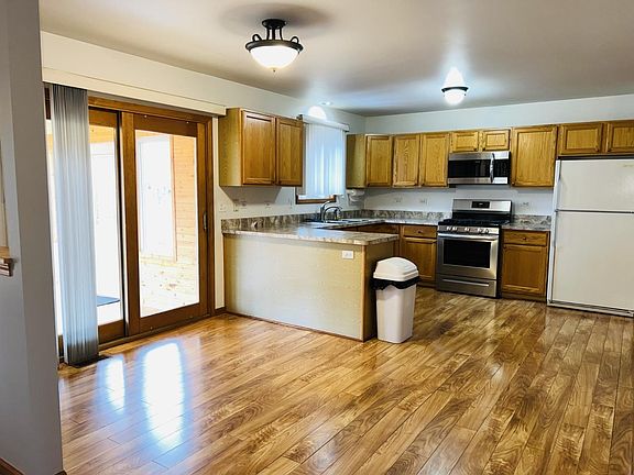 5th image of 3056 Hawthorne Ln