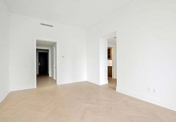4th image of 30 Park Pl #43C