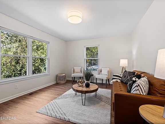 4th image of 306 Avenue B