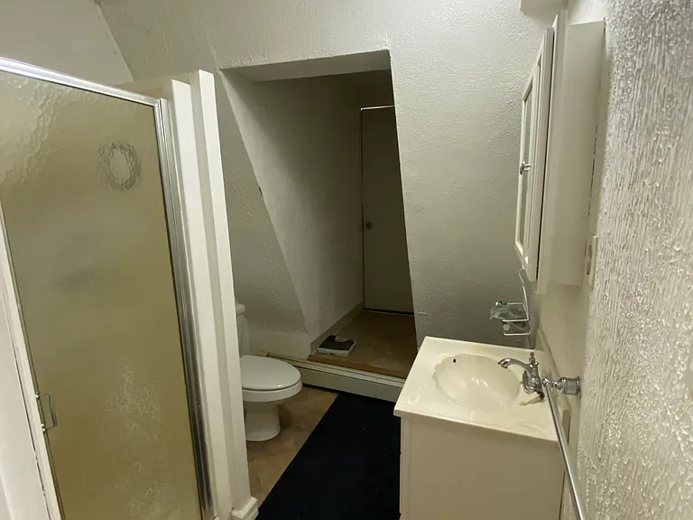 842 E 4th St #3 — Photo 6