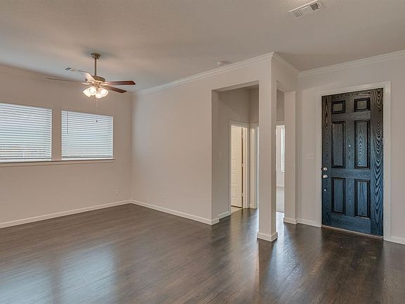 4th image of 2736 Stadium Dr